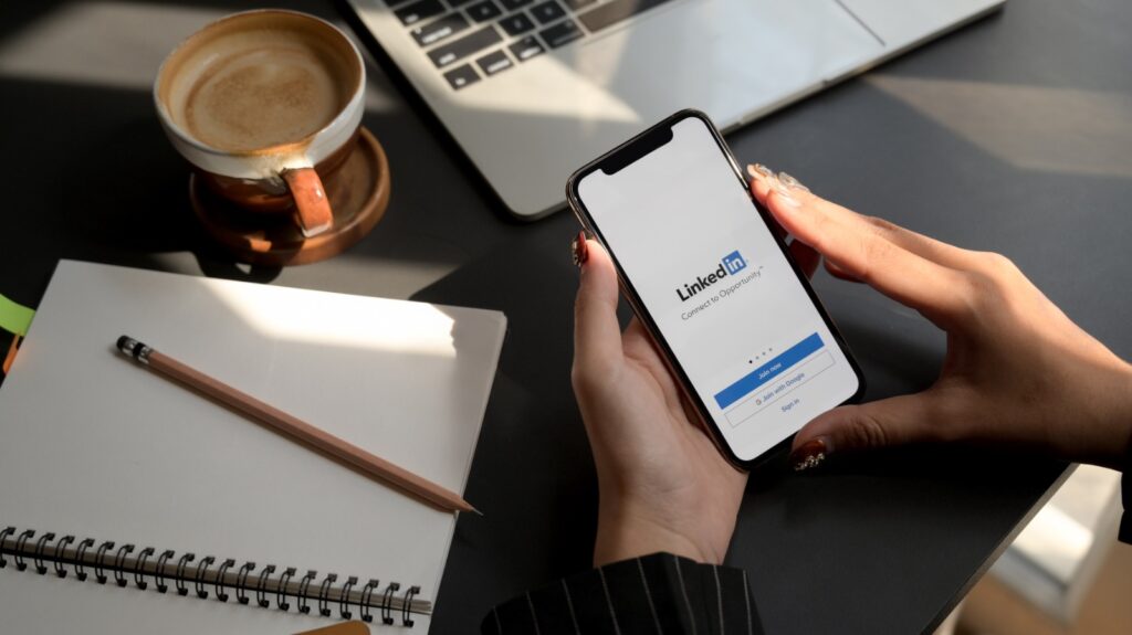 LinkedIn Tips for Women Entrepreneurs to Build Their Brand