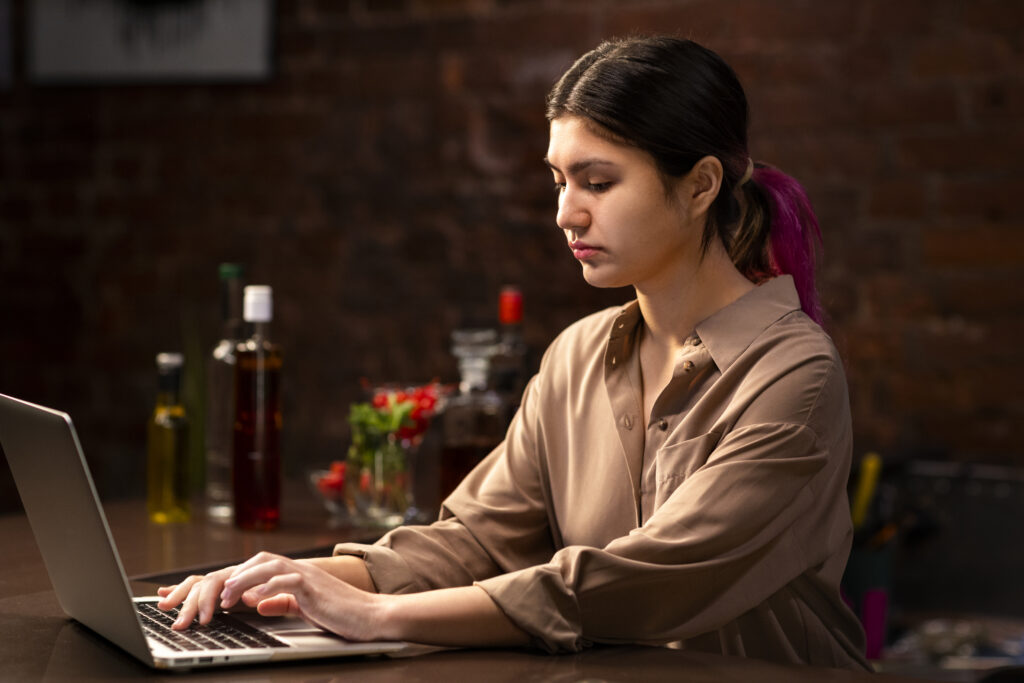Step-by-Step Guide for Women Entrepreneurs to Create Their First Website