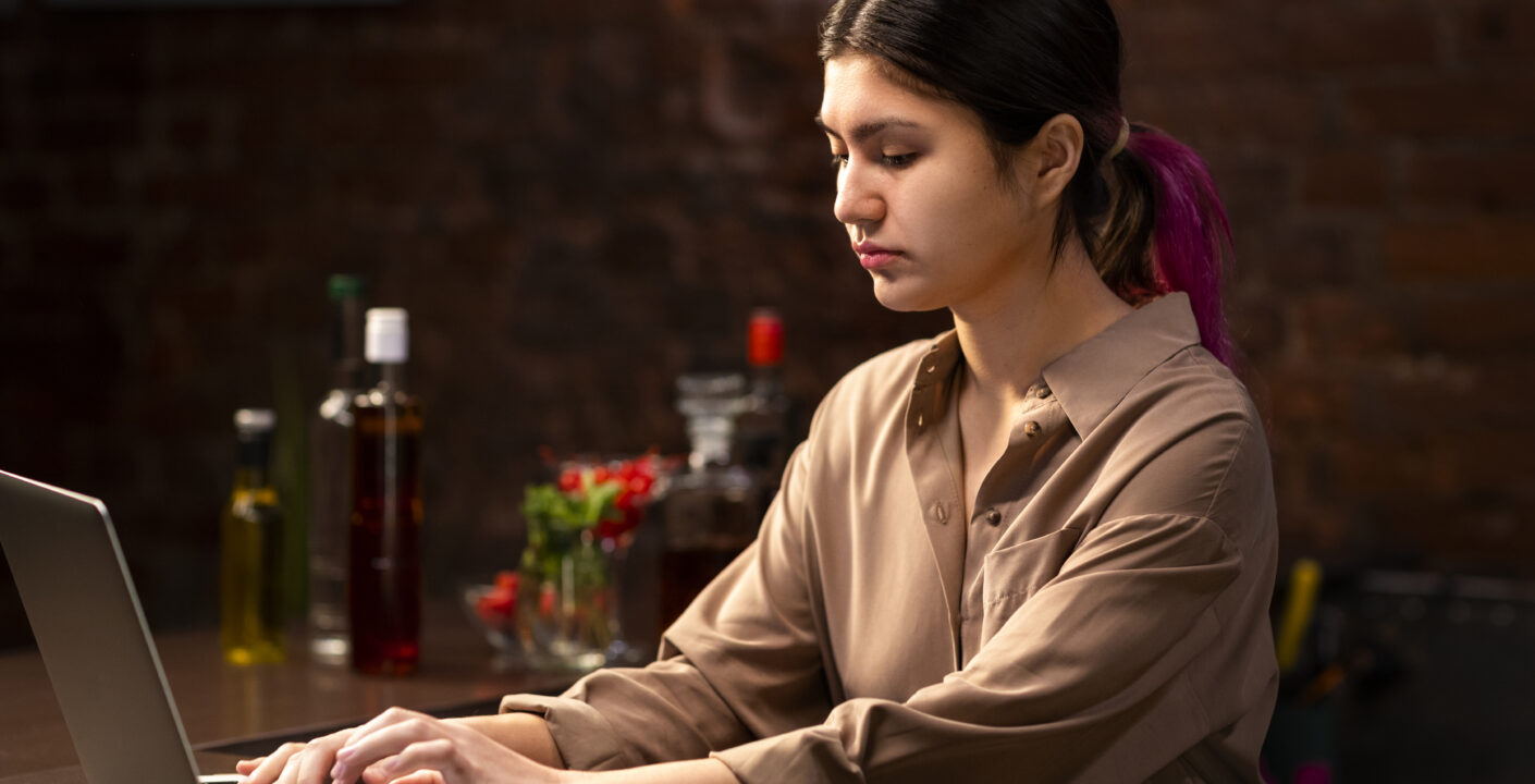 Step-by-Step Guide for Women Entrepreneurs to Create Their First Website